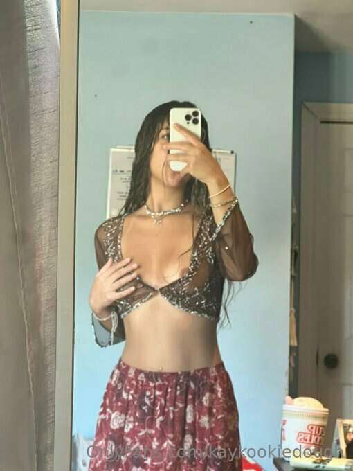This top is quite see-through 🤭 I'm still going out like thi..