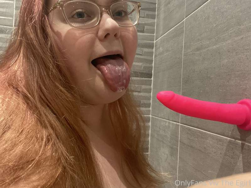Someone come help me throat train 🥺🤤🥺