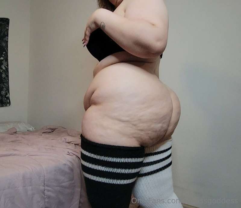 Like my posts love 🖤 1