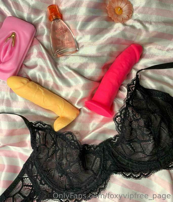 I want you to watch me fuck myself with this pink dildo 🥵  T..