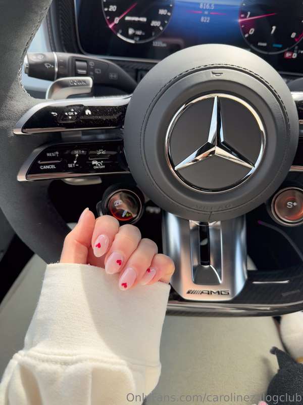 Valentine's Day nails are ready! 💘my main is 65% off for eve..
