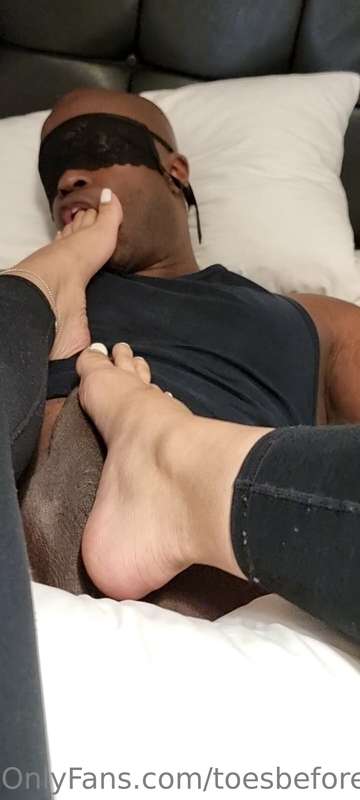@miss_asian_feet stroking me whilst her feet are in my mouth.. 1