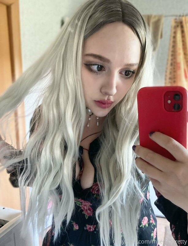 I am in a good mood today to be naughty and my pussy is wait..