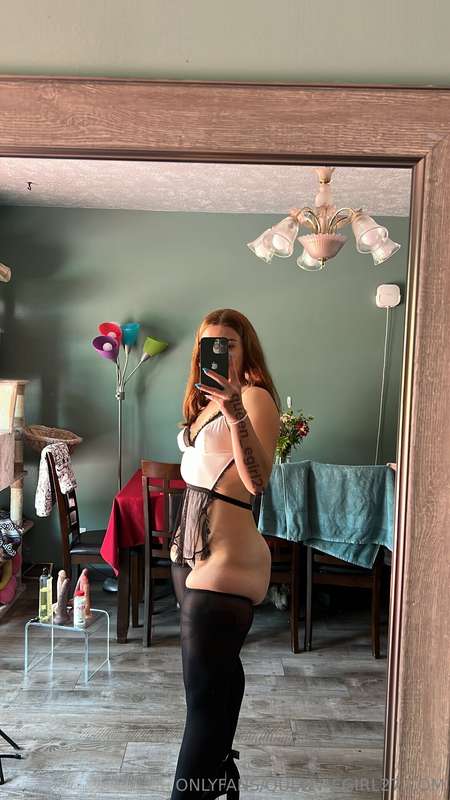 Some mirror pics to start 😘  3