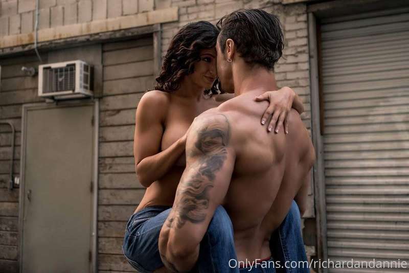 Enjoy these sexy shredded photos of us! 😈 1