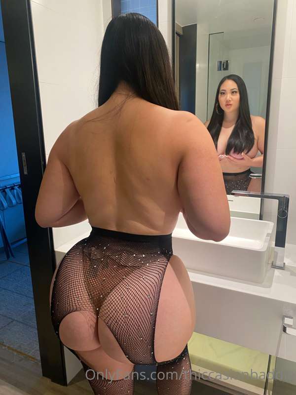 Outfit #3 from today’s shoot 😈 I’m sending out all of the vi.. 4