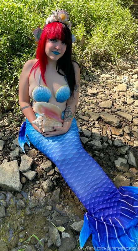 Just a mermaid looking for a sailor lover 🧜‍♀️💙 19