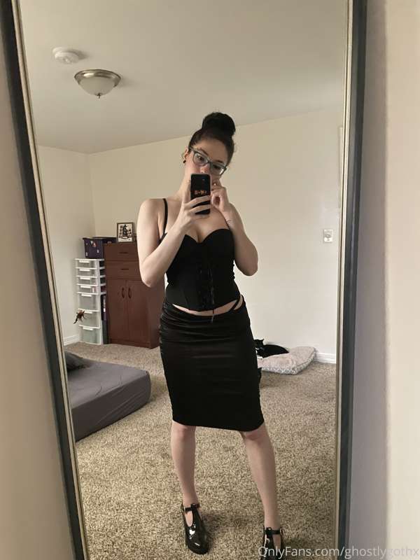 What would you do if I worked under you and dressed like thi.. 1