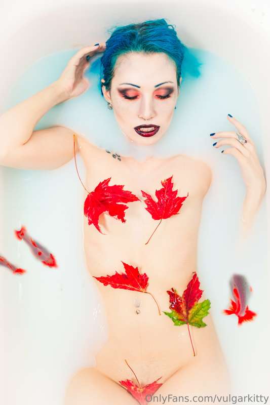 Let me drain you of your delicious sins 🥀

Shot by @mednabou..