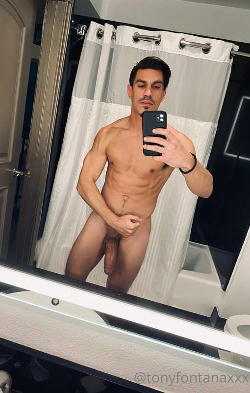 Cant help myself when I see a large mirror 💪🏼😎 2