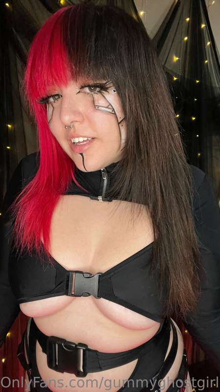 Cyberpunk robo-hottie 👾 5