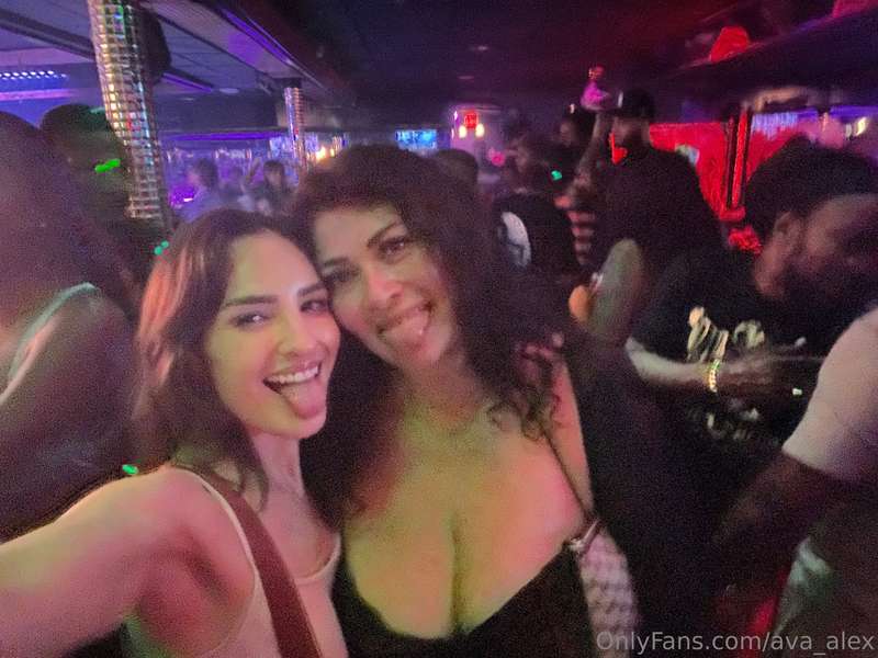 At a Miami club with @dunken_hina last night😜