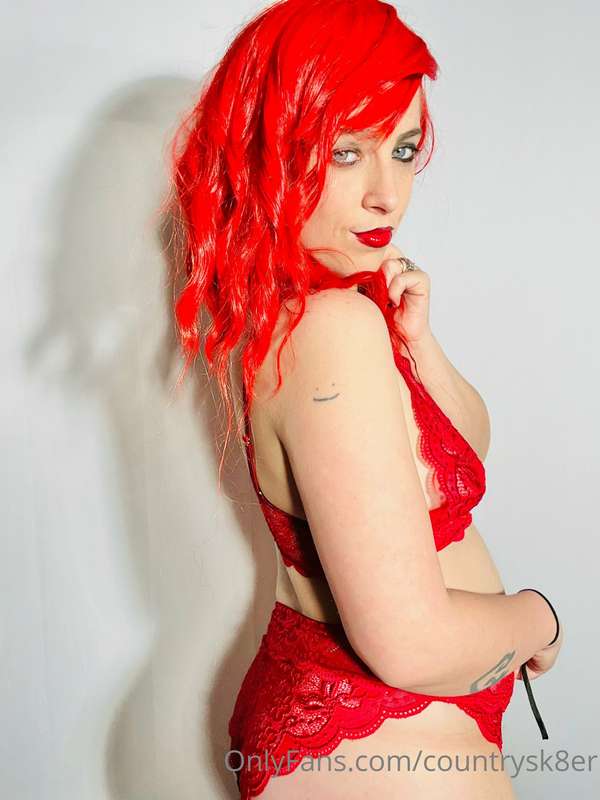 Ever seen the Wendy’s girl in laungrie (; now get u a frosty.. 3