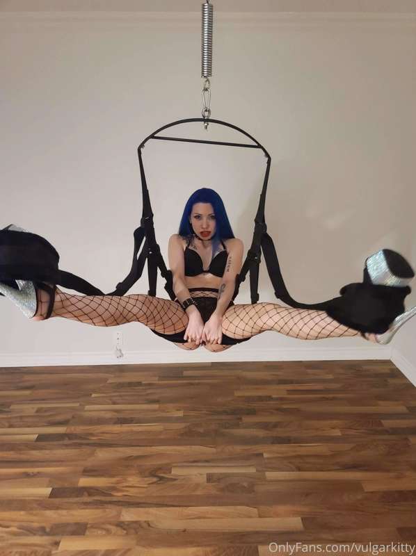 😈