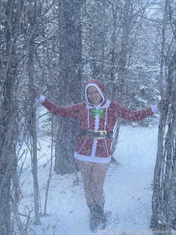Mrs Claus is a Ho Ho Ho this year, just in time for the fest.. 14