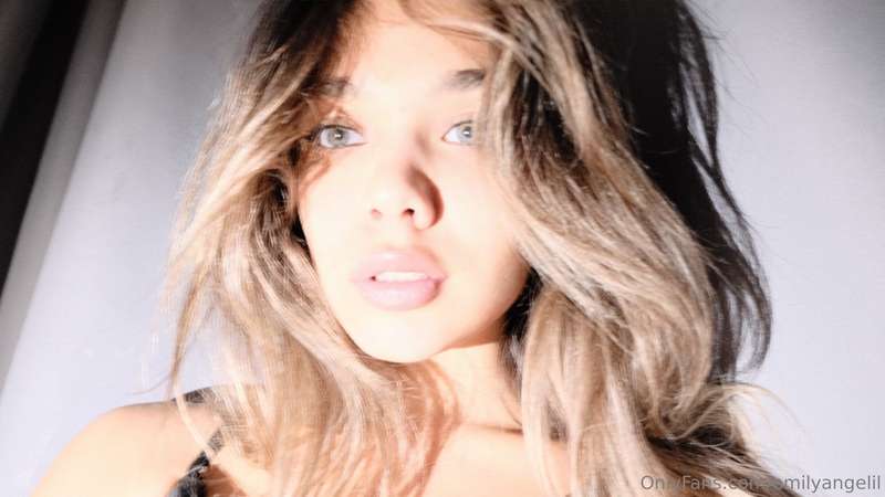Would u like to kiss my red passionate hungry for u lips ??) 2
