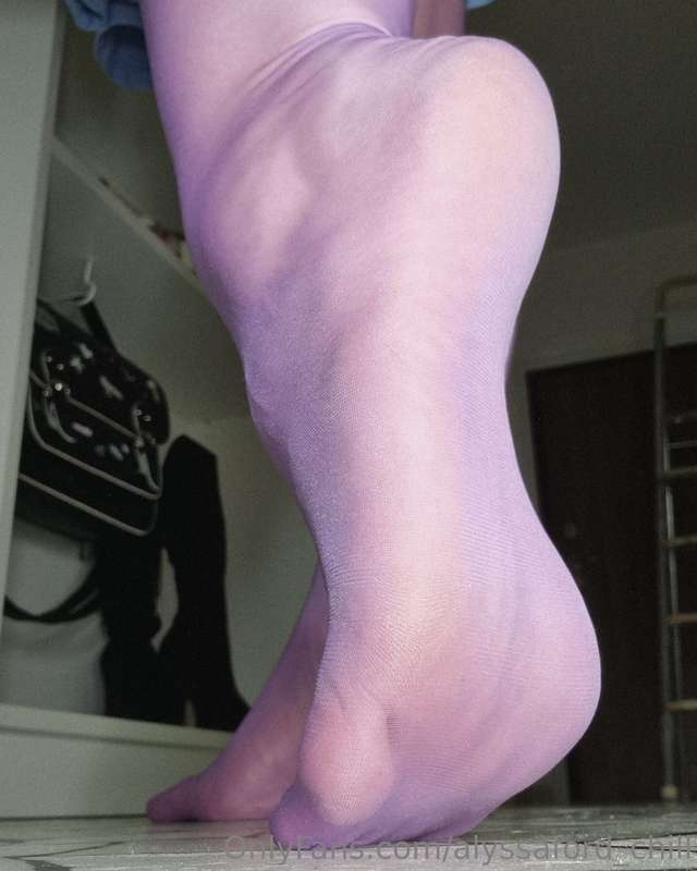 purple pantyhose close-ups 💟 can't even decide which pic is ..