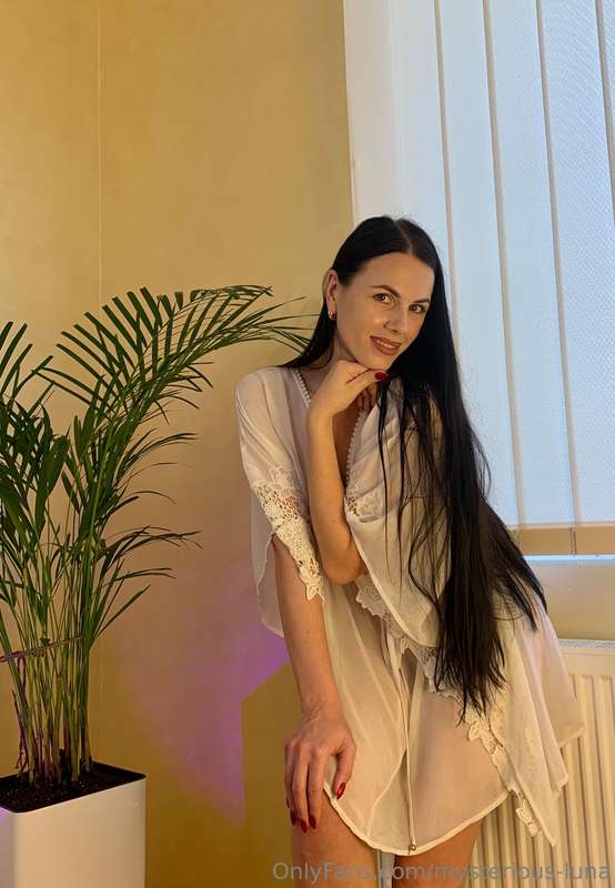 I really love posing in front of the camera in my sexy night..