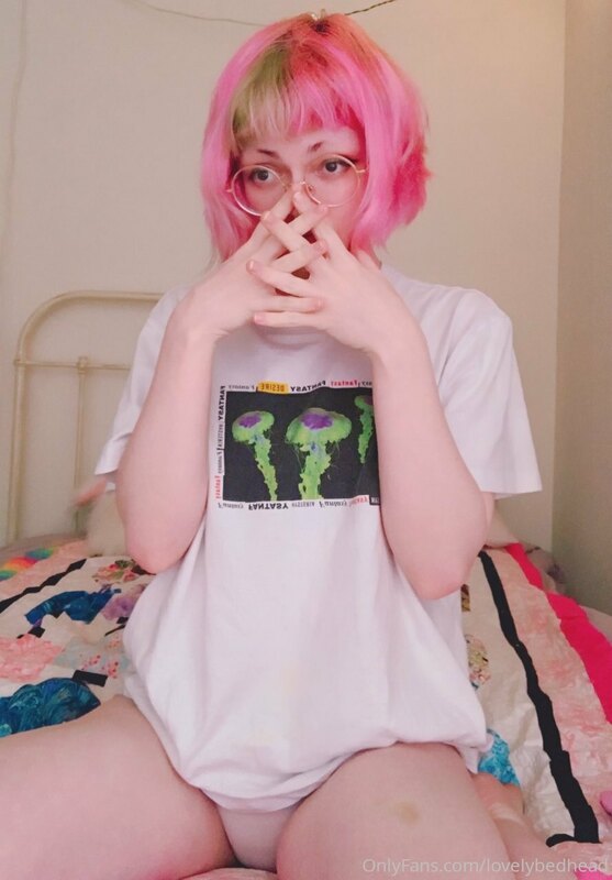 I did the tshirt challenge but im flat LMAO