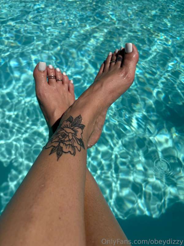 And so it begins 🌞🦶🏼(White pedi/ 8 pics)  1