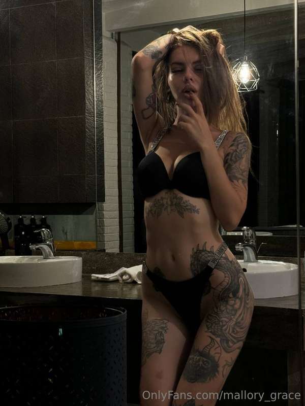 One glance, and you’re already mine. Don’t bother resisting🔥 2