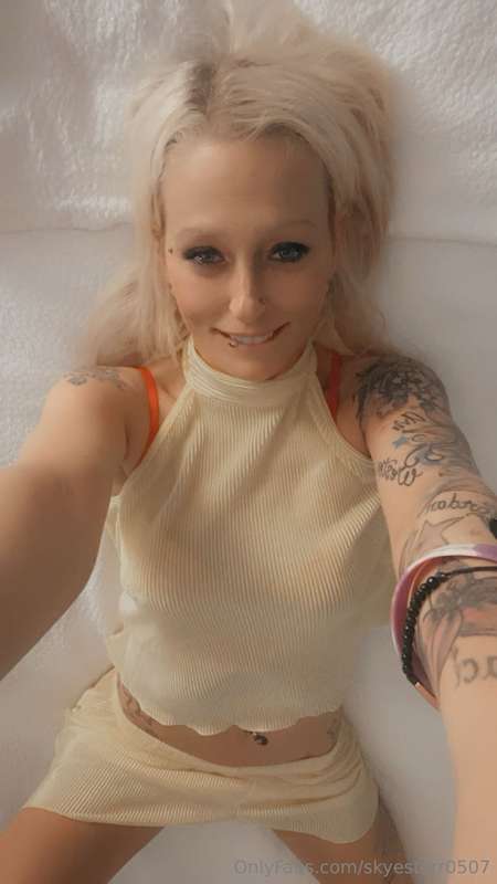 I’m ME laid back fun sexy and chill. Everyone who’s met me k.. 35