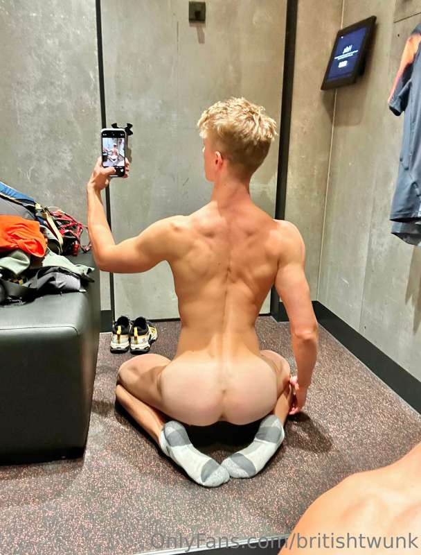 Good boys with nice pink holes should always send daddies ph.. 1
