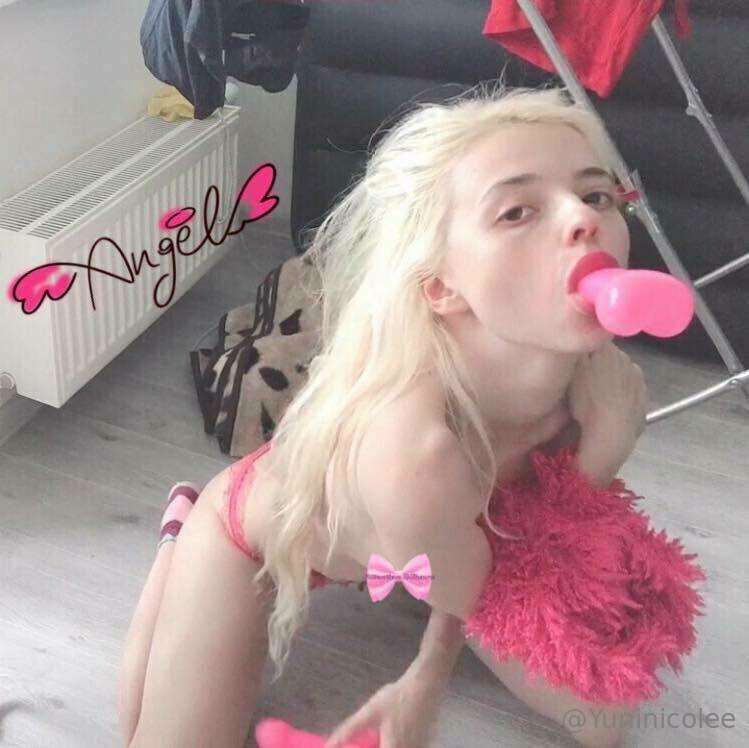Subscribe to skinny sex doll @barbie_grl to see the 𝐓𝐈𝐆𝐇𝐓𝐄𝐒𝐓..