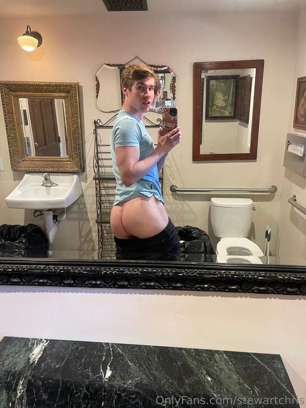 Quickie Restroom pics while waiting for food 😉 11