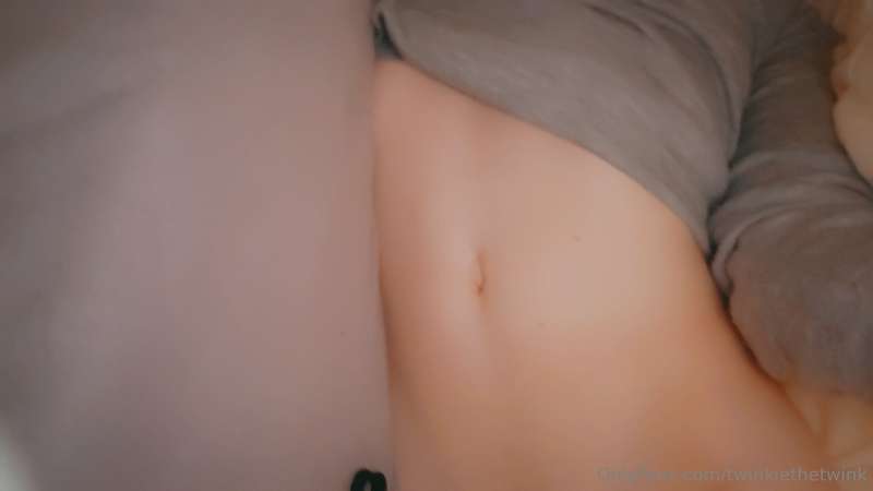 Lazy twink in bed :3 17