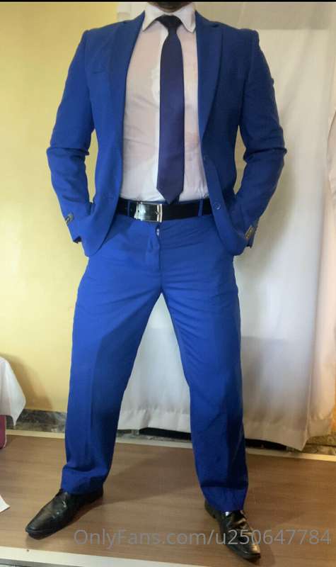Gemi gostoso. Meu pau tava pulsando nesse terno 4