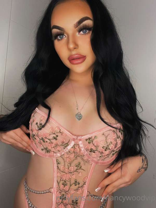 My pussy needs pounding 😉