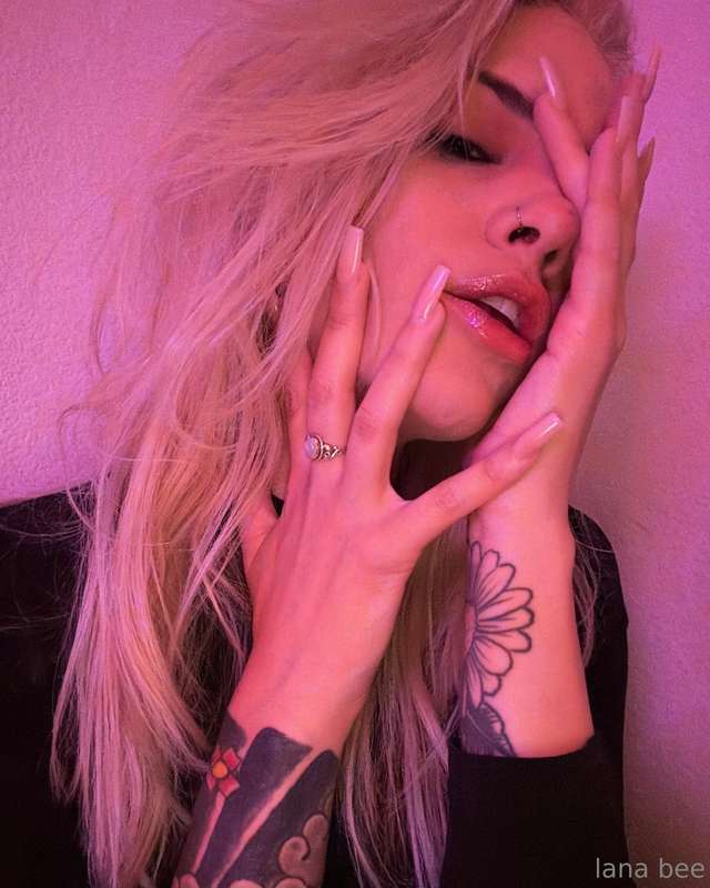 ***Shoutout*** (https://onlyfans.com/reneewrath) Ready for a..