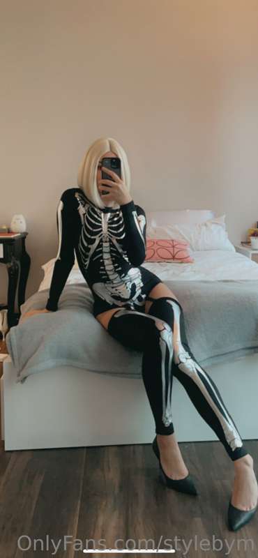 This was my Halloween costume from last year… i’m so behind .. 1