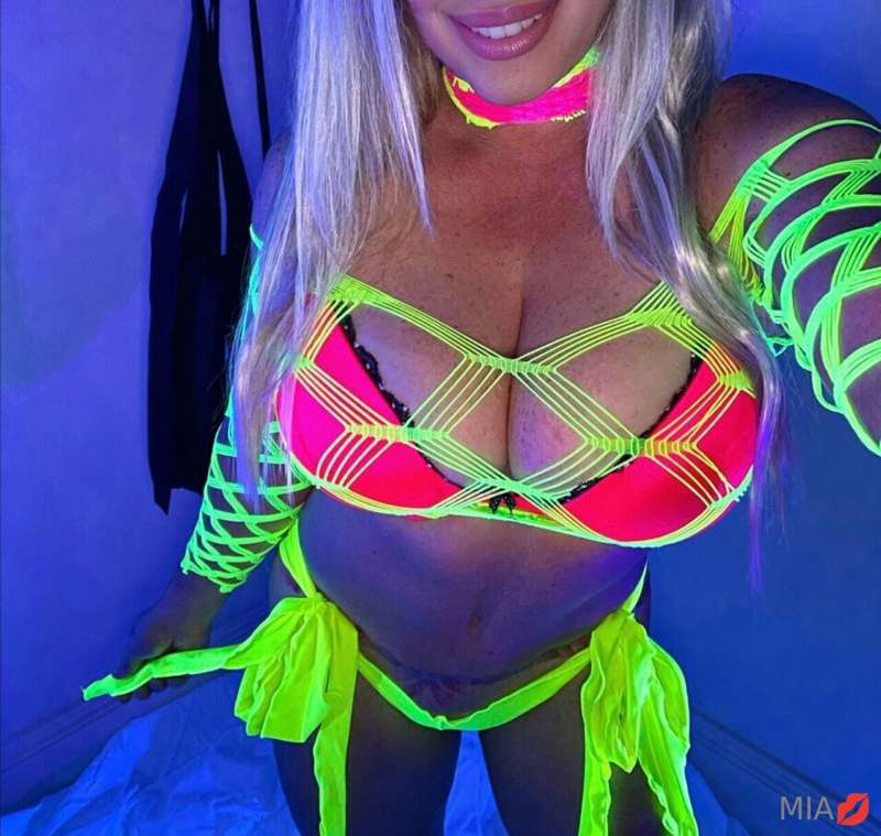 you think I'm a naughty MILF??😇
