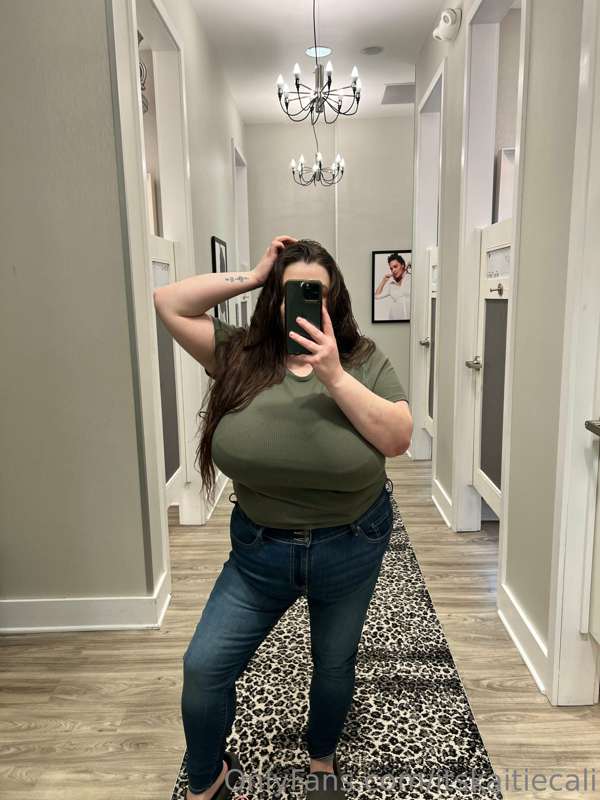 Insta saw it first🫶🏻. 
I dropped a Jean size … yet I’ve gain.. 1