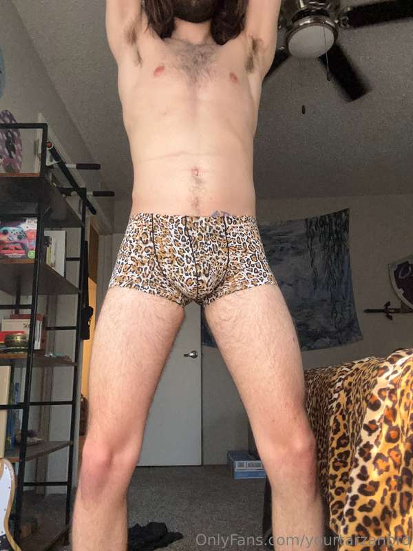 a little leopard print goes a long way 😈 ugh ugh  2