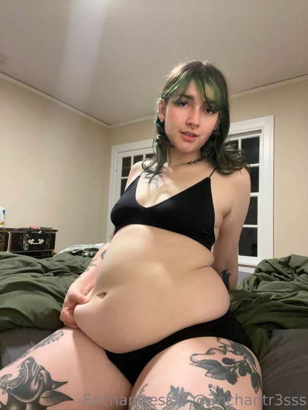 Gn ✨ like this post and I’ll upload a belly play clip tomorr.. 1