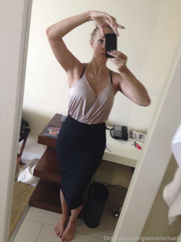 Mmmmm what to wear?? 1