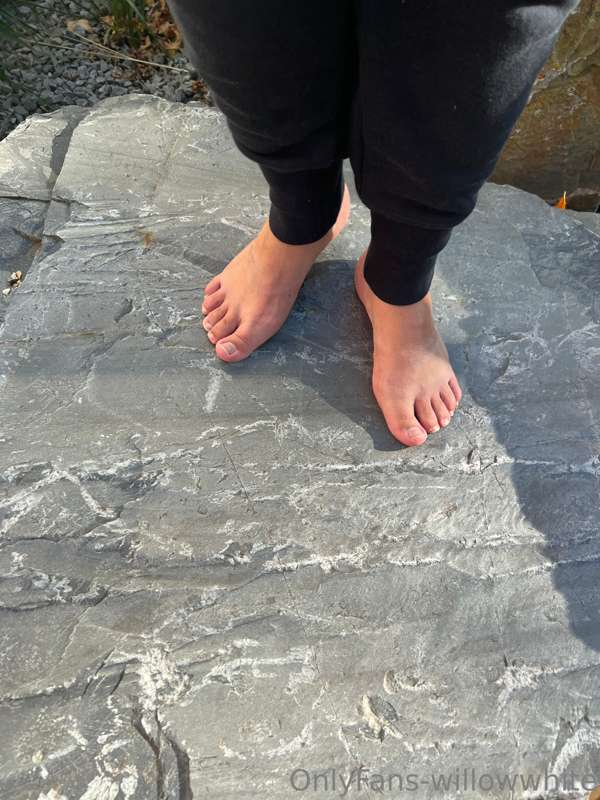 went for a walk, this is for the feet guys xo 😘 9