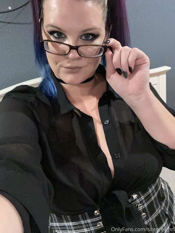 Hey babes. Who wants to see my latest content 💋😈 I have pics.. 3