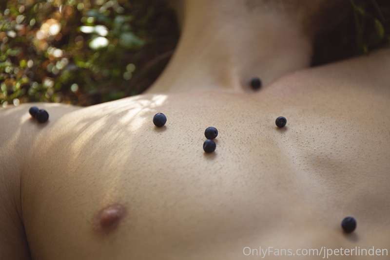 I love my berries!  Photo Ragnar Orav 1