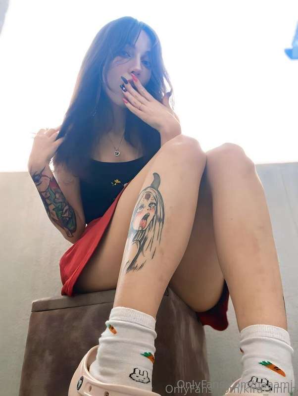 Kinky but shy Geekgirl @amiko_chan_xxx wants to try somethin..