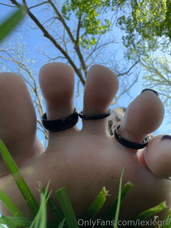 Love how small you look under my sole 😈 4