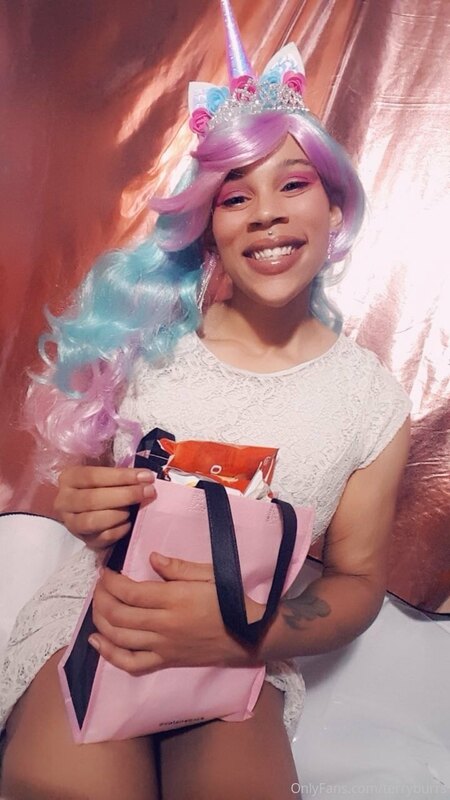 HAPPY EARLY HALLOWEEN!! FROM YOUR LOVELY PRINCESS UNICORN TO.. 1