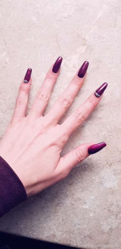Long nail fetish? Hit me up!! 😘 2