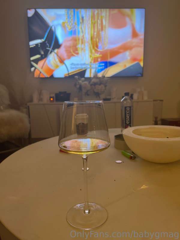 Waiting for you 🍷