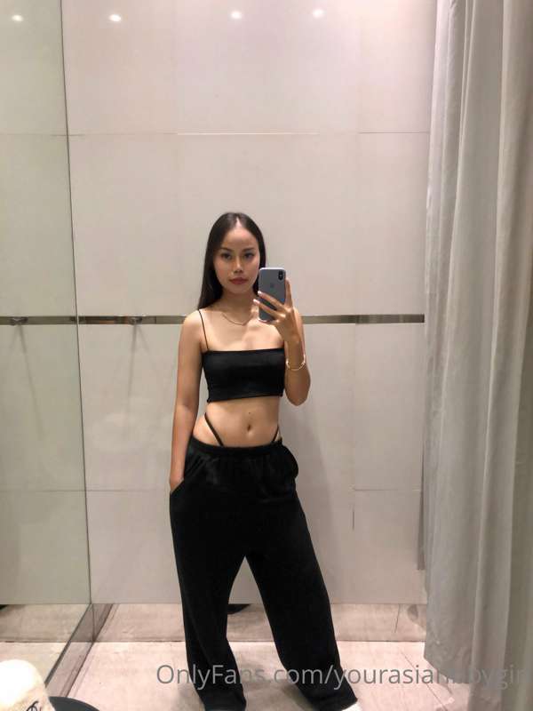 Do you like me in all black? DM me and tell me what you thin..