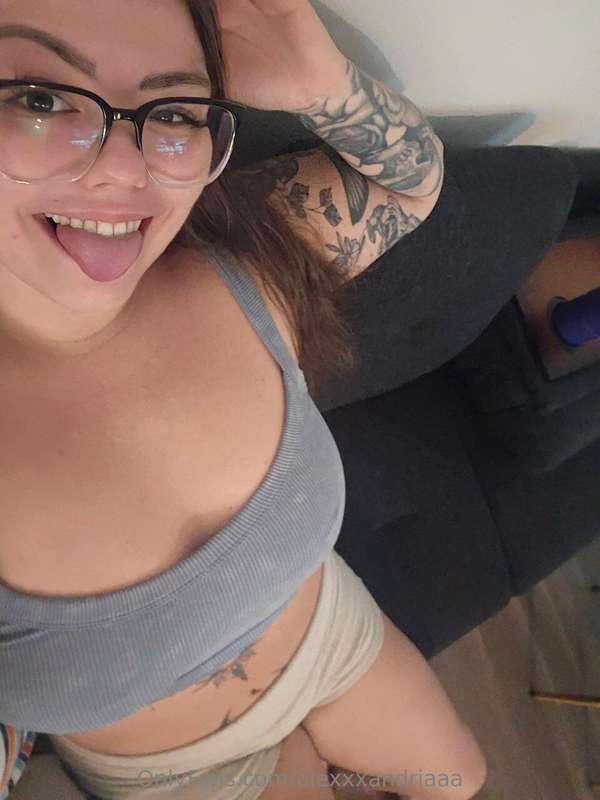 Good morning! How's that wood?😏🤭