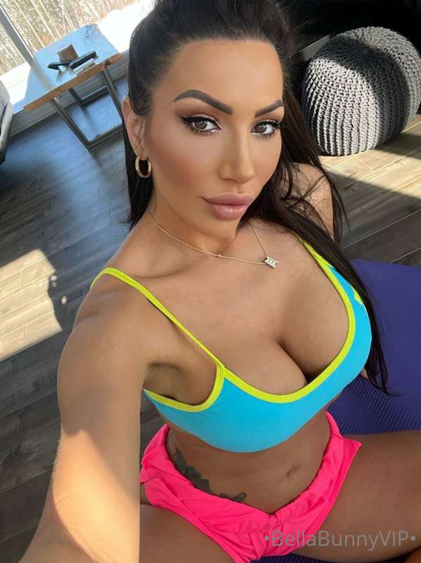 Ask @Ashleysukfuk about her SEX VIDS 😈💦 Tell her I sent you ..